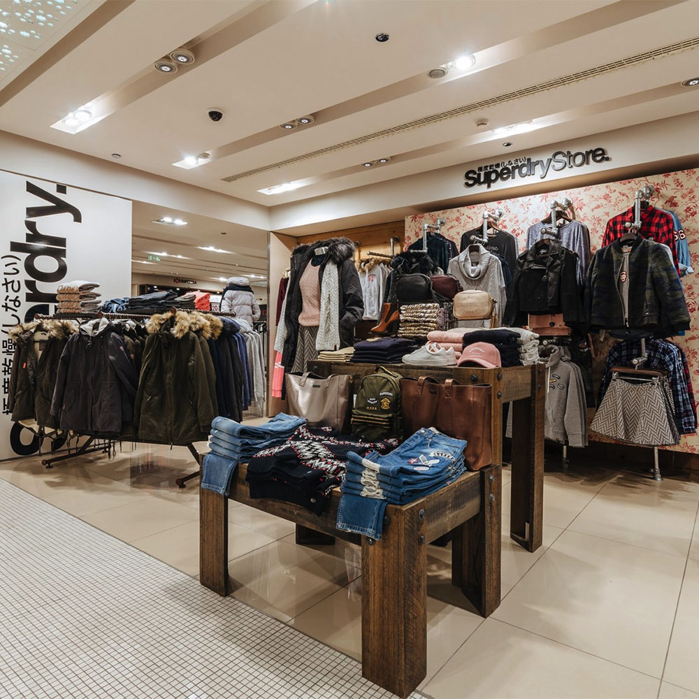 SuperdryAtticaGoldenWoman-02-1.jpg